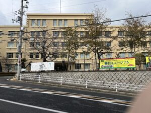 神戸市中央区にある「神戸市立海外移住と文化の交流センター」の外観。Exterior view of the Kobe Center for Overseas Migration and Cultural Interaction, located in Chuo Ward, Kobe.