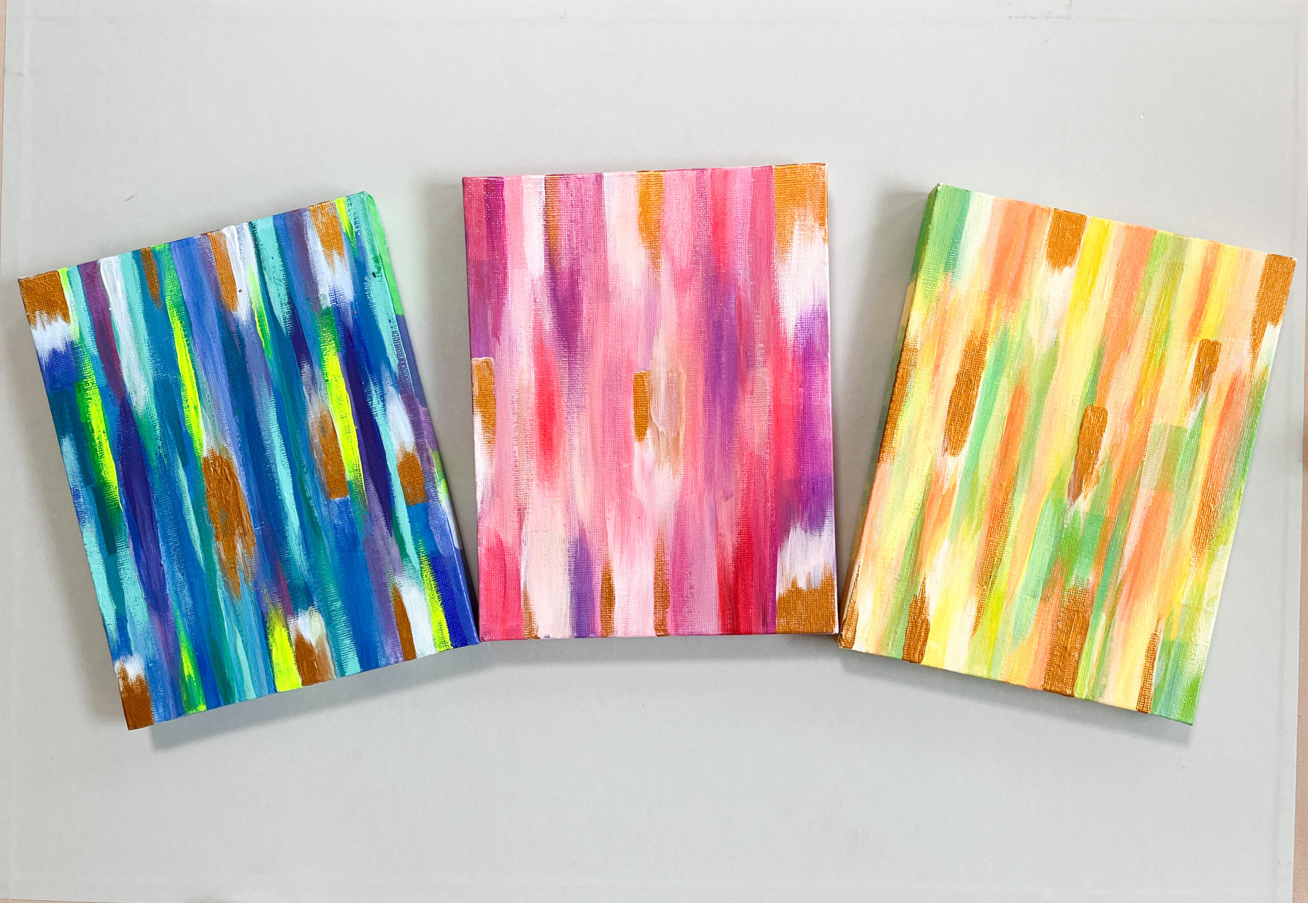 投稿についてもっと詳しく ミニキャンバス抽象画3点セット | 3-Piece Small Abstract Canvas Art Set with Easel