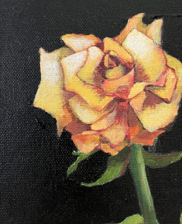 オレンジ色のバラを描いたアクリル画のズームアップ。花びらの緻密な筆致が際立っている。