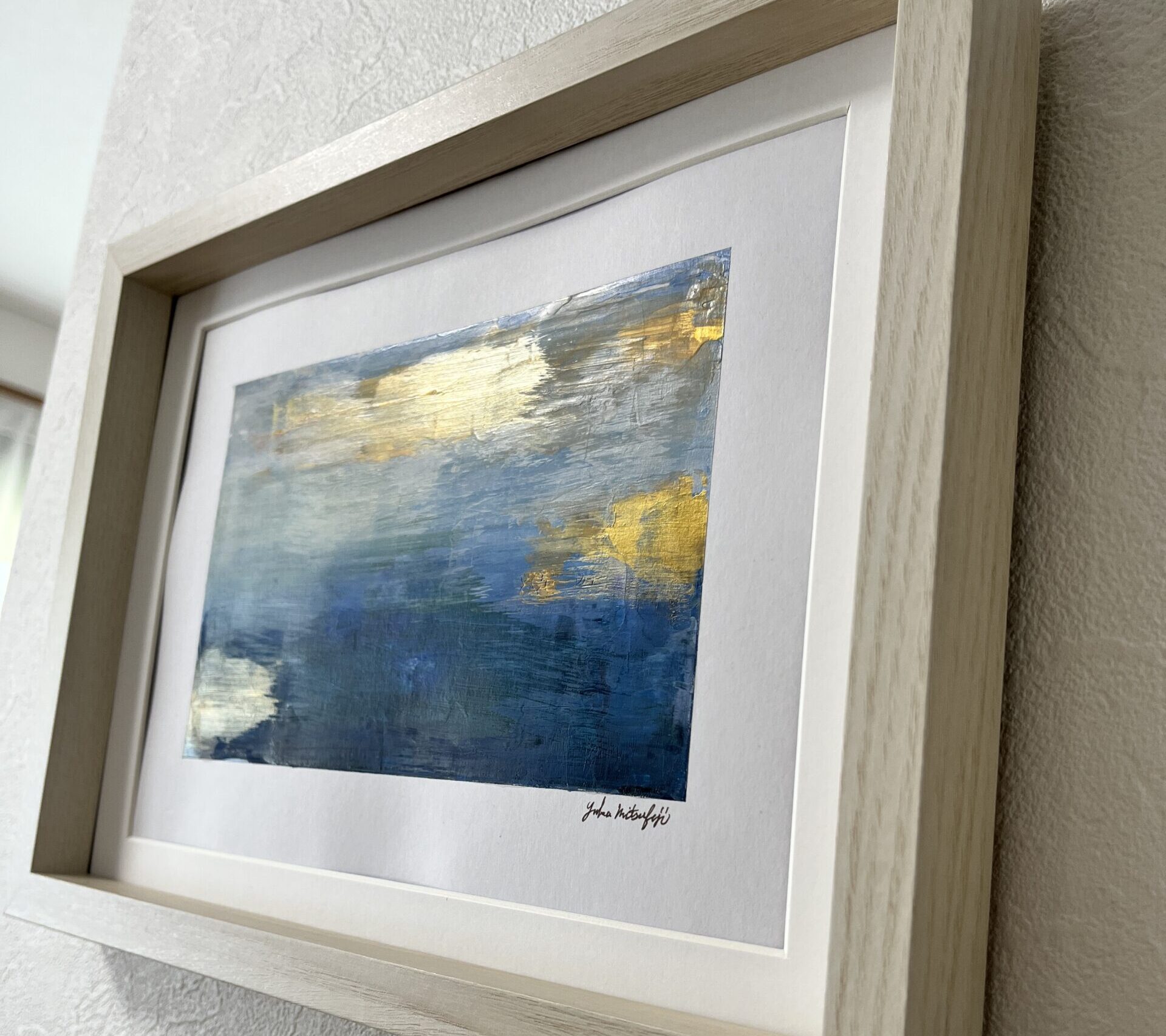 光藤有佳による抽象画、あわい。額縁入り、ラウンド、ミニキャンバスの作品展開。