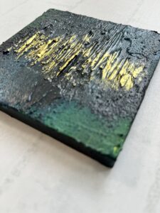 光藤有佳によるアクリル抽象画。視覚を刺激するテクスチャーアート。ゴールドの筋が美しい。